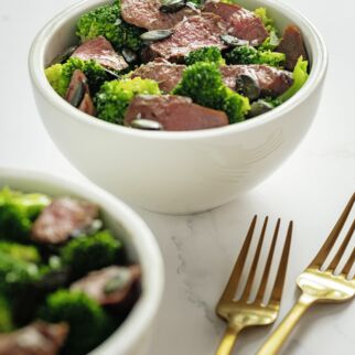 Lammfilet mit Brokkoli
und Kürbiskernen Lammfilet mit Brokkoli
und Kürbiskernen