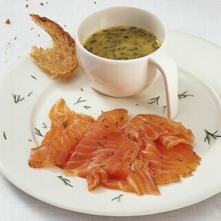 Graved Lachs mit Senf-Dill-Sauce Graved Lachs mit Senf-Dill-Sauce