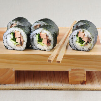 Futo-Maki mit Pilzen und Räuchertofu Futo-Maki mit Pilzen und Räuchertofu