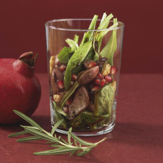 Schichtsalat mit Hühnerleber und Granatapfel Schichtsalat mit Hühnerleber und Granatapfel