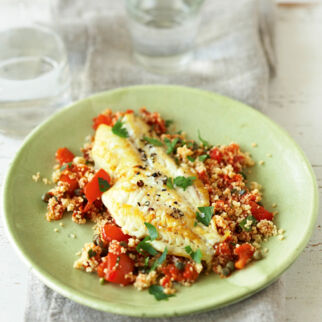 Rotbarsch auf Tomaten-Kapern-Couscous Rotbarsch auf Tomaten-Kapern-Couscous
