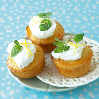 Getränkte Zitronen-Cupcakes Getränkte Zitronen-Cupcakes