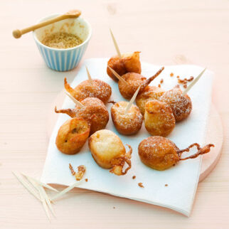 Bananen-Beignets mit Sesamhonig Bananen-Beignets mit Sesamhonig