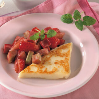 Grießschnitten mit Rhabarberkompott Grießschnitten mit Rhabarberkompott