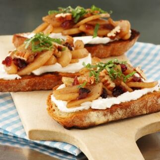 Crostini mit beschwipsten Balsamico-Birnen Crostini mit beschwipsten Balsamico-Birnen