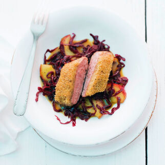 Entenbrust mit Maronenkruste und Rotkohl Entenbrust mit Maronenkruste und Rotkohl