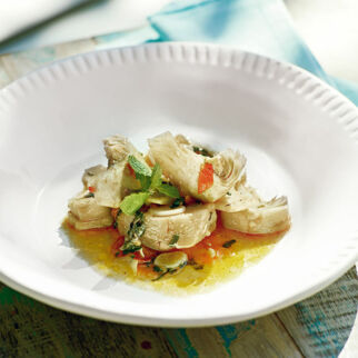 Gebratene Artischocken mit jungem Knoblauch Gebratene Artischocken mit jungem Knoblauch