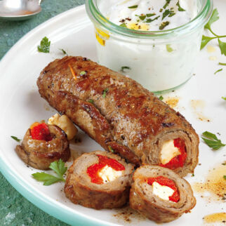Lammröllchen mit Joghurt-Dip Lammröllchen mit Joghurt-Dip
