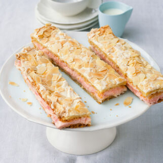 Rhabarber-Baiser-Kuchen Rhabarber-Baiser-Kuchen