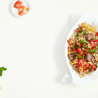 Gebratener Paprikareis mit Lamm-Nuggets Gebratener Paprikareis mit Lamm-Nuggets