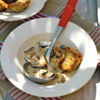 Gebratene Speckknödel mit Pilzragout Gebratene Speckknödel mit Pilzragout