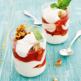 Vanillecreme mit Rhabarberkompott Vanillecreme mit Rhabarberkompott