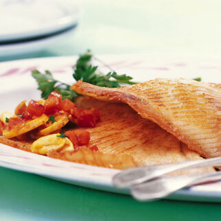 Rochenflügel mit Safran-Tomaten-Pilzen Rochenflügel mit Safran-Tomaten-Pilzen