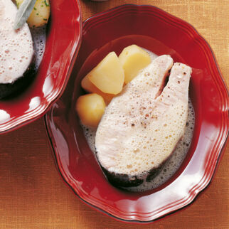 Lachskoteletts mit Wein-Senf-Sauce Lachskoteletts mit Wein-Senf-Sauce