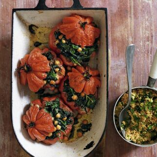 Gefüllte Tomaten mit Petersilien-Paprika-Hirse Gefüllte Tomaten mit Petersilien-Paprika-Hirse