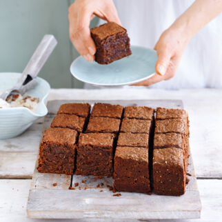 Schokokuchen mit Bananen und Nüssen Schokokuchen mit Bananen und Nüssen