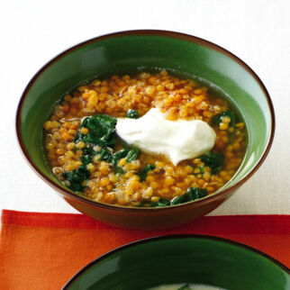 Rote Linsensuppe mit Spinat Rote Linsensuppe mit Spinat