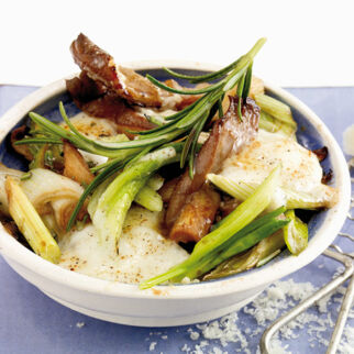 Austernpilze mit Frühlingszwiebeln Austernpilze mit Frühlingszwiebeln