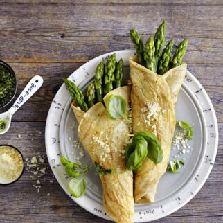 Pfannkuchen mit grünem Spargel Pfannkuchen mit grünem Spargel