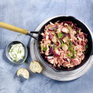 Borschtsch-Pfanne mit Fischfilet Borschtsch-Pfanne mit Fischfilet