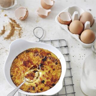 Crème brulée mit Passionsfrucht und Ahornsirup Crème brulée mit Passionsfrucht und Ahornsirup