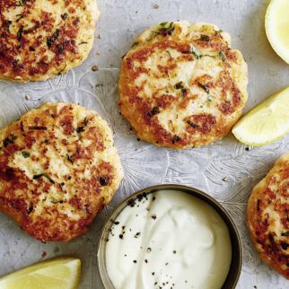 Lachsfrikadellen mit Spezial-Mayo Lachsfrikadellen mit Spezial-Mayo