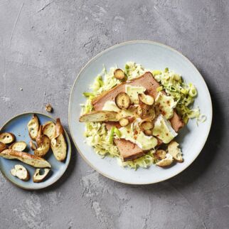 Leberkäse im Lauchbett Leberkäse im Lauchbett