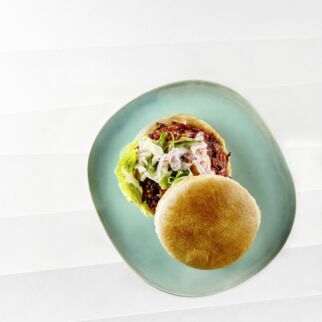 Veggie-Burger mit Nusscreme Veggie-Burger mit Nusscreme