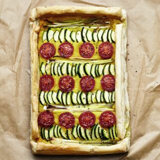 Blätterteigtarte mit Fava und Sommergemüse Blätterteigtarte mit Fava und Sommergemüse