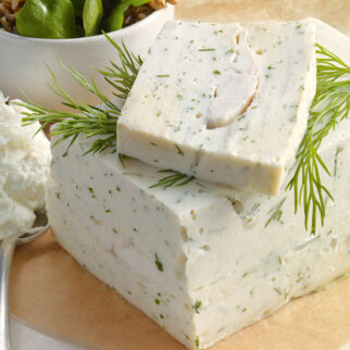 Forellen-Terrine mit Meerrettichsahne Forellen-Terrine mit Meerrettichsahne