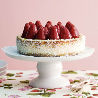 Kokos-Cheese-Cake mit Erdbeeren Kokos-Cheese-Cake mit Erdbeeren