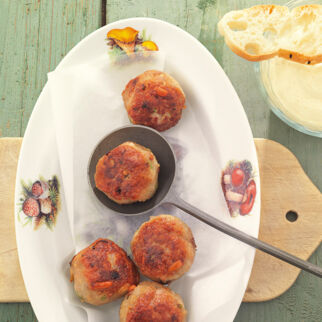 Hackbällchen mit Joghurtdip Hackbällchen mit Joghurtdip