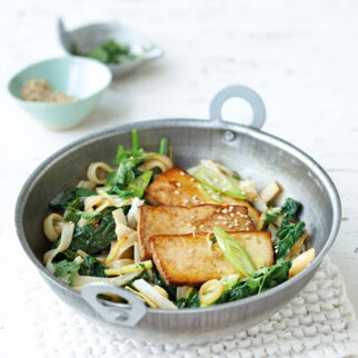 Reisbandnudeln mit Tofu und Spinat Reisbandnudeln mit Tofu und Spinat