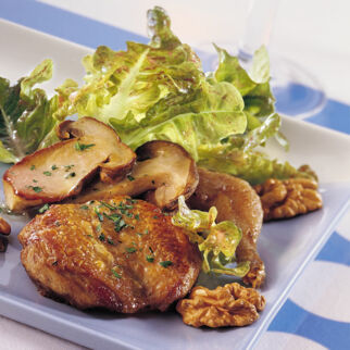 Wachtelbrüstchen auf Herbstsalaten Wachtelbrüstchen auf Herbstsalaten