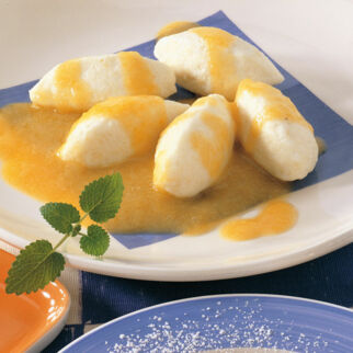 Quarkknödel mit Aprikosensauce Quarkknödel mit Aprikosensauce