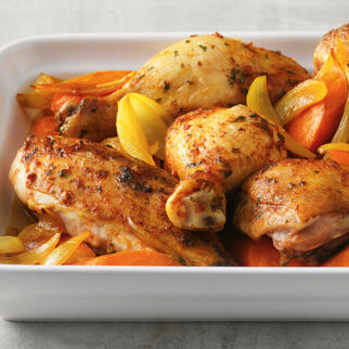 Hähnchenteile auf Safran-Möhren Hähnchenteile auf Safran-Möhren