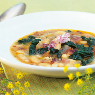 Bohnensuppe mit Kohl nach Art von Iolanda Bohnensuppe mit Kohl nach Art von Iolanda