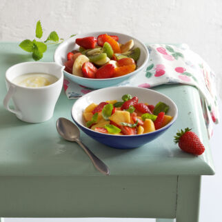 Obstsalat mit Honig-Joghurt Obstsalat mit Honig-Joghurt