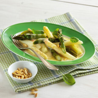 Spargelragout mit Pinienkernen Spargelragout mit Pinienkernen