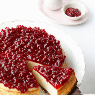 Kartoffel-Cheesecake mit Preiselbeeren Kartoffel-Cheesecake mit Preiselbeeren