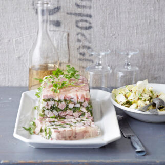 Schinkensülze mit Kerbel und Schalotten Schinkensülze mit Kerbel und Schalotten