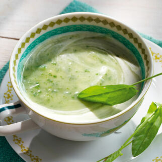 Sahnige Kartoffel-Sauerampfer-Suppe Sahnige Kartoffel-Sauerampfer-Suppe