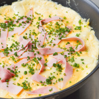 Omelett mit Käse und Schinken Omelett mit Käse und Schinken