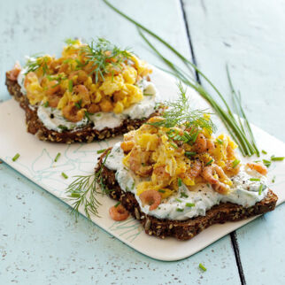 Abendbrot mit Krabben-Rührei Abendbrot mit Krabben-Rührei