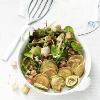 Sommersalat mit Zucchini-Piccata Sommersalat mit Zucchini-Piccata