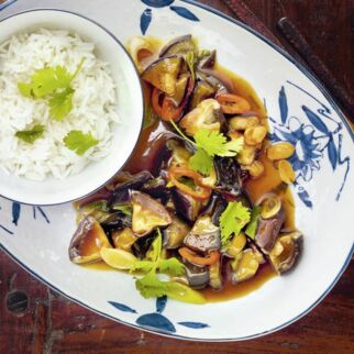 Auberginen und Pilze in scharfer Sauce Auberginen und Pilze in scharfer Sauce