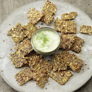 Sonnenblumenkern-Cracker mit Dip Sonnenblumenkern-Cracker mit Dip