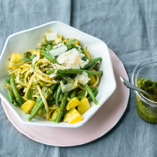 Linguine alla genovese Linguine alla genovese