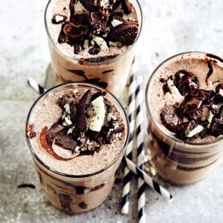 Oreo-Eisshake mit Schokosauce Oreo-Eisshake mit Schokosauce