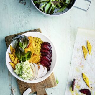 Winterrüben-Bowl mit Feta-Avocado-Dip Winterrüben-Bowl mit Feta-Avocado-Dip